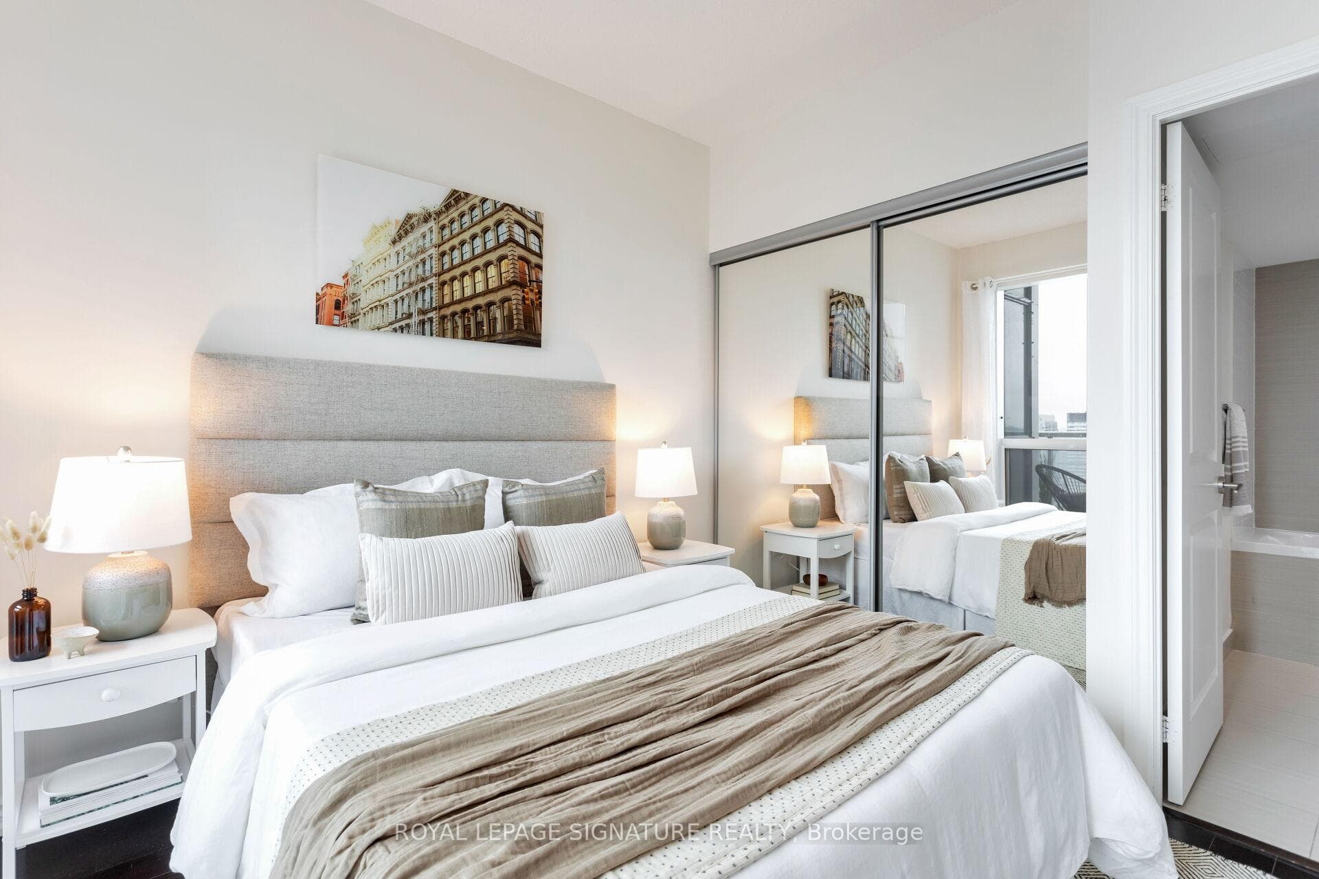 386 Yonge Street Unit 3601 photo 12