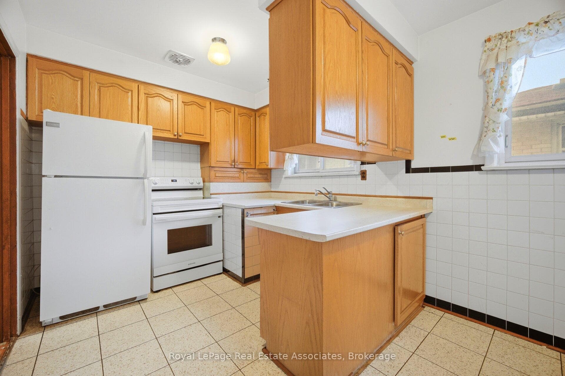 193 Kingsview Boulevard photo 15