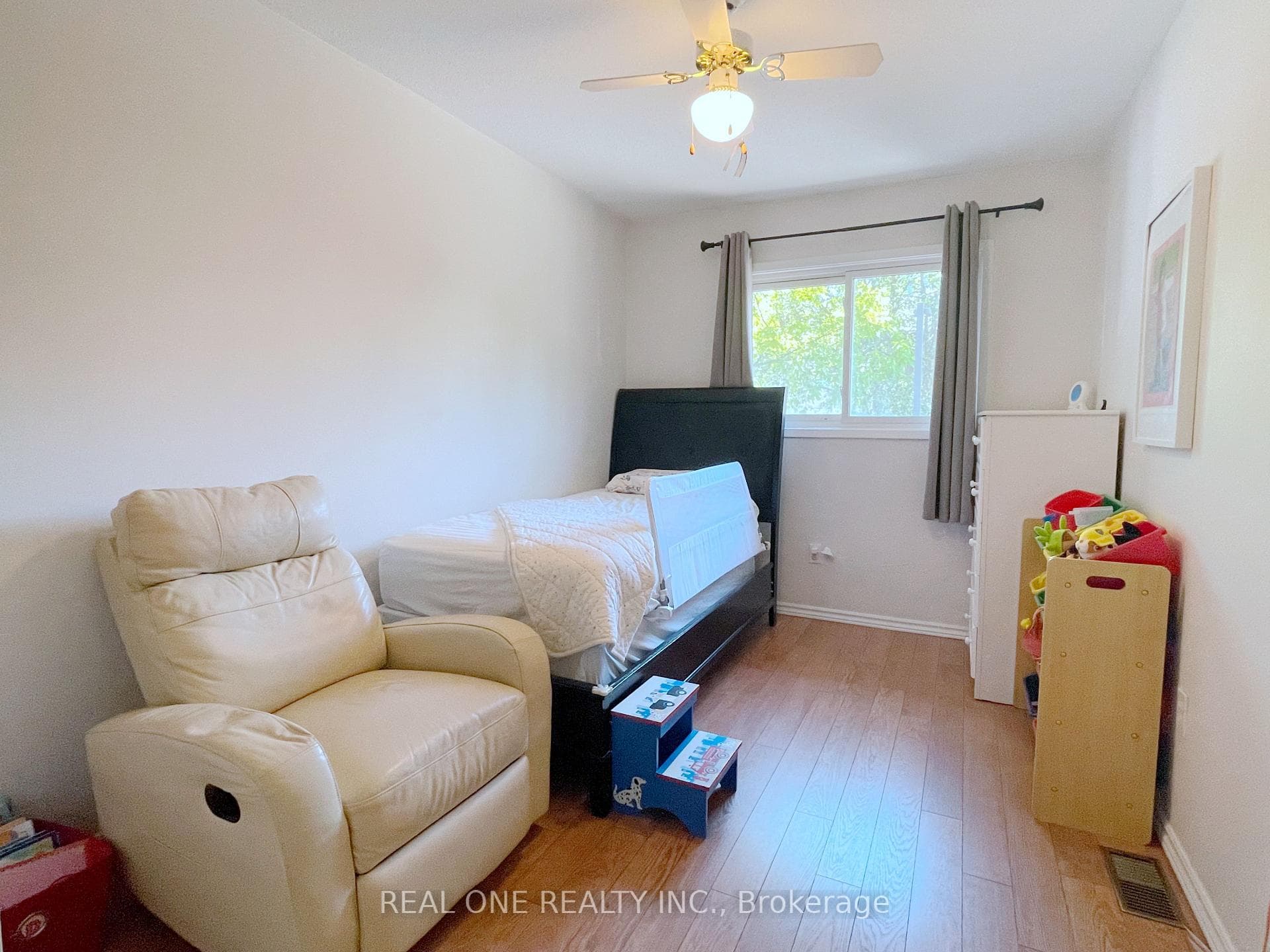 98 Lynden Circle photo 21