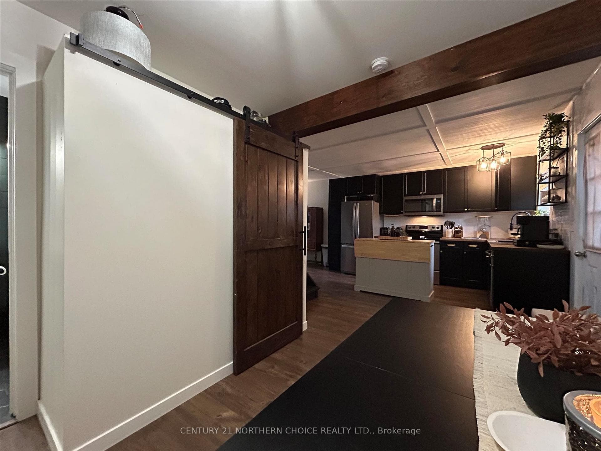 907 SMITH Avenue photo 12