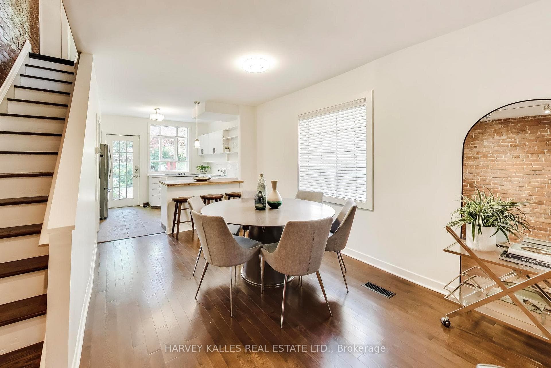 318 Sumach Street photo 8