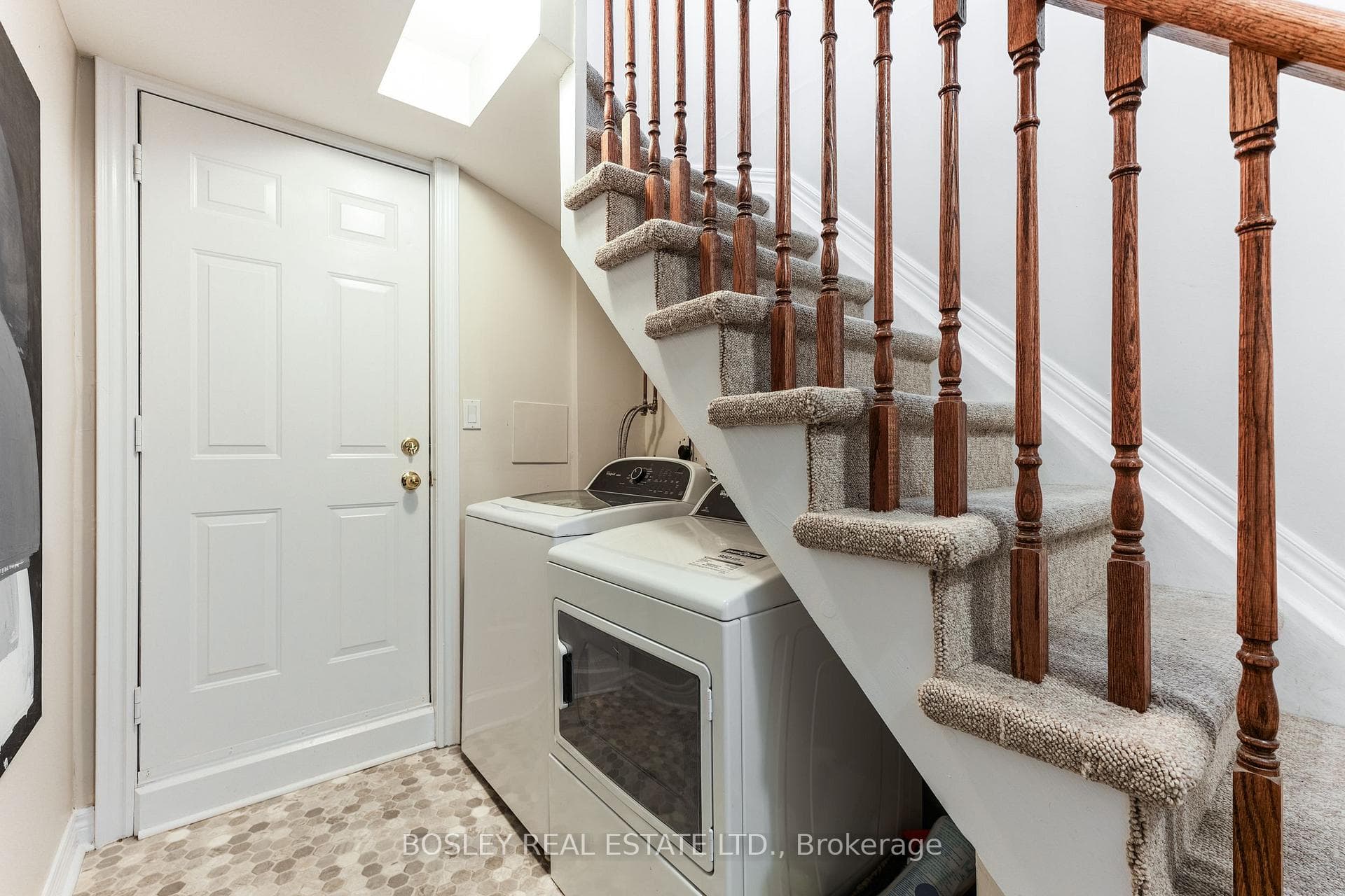 2210B Gerrard Street photo 24