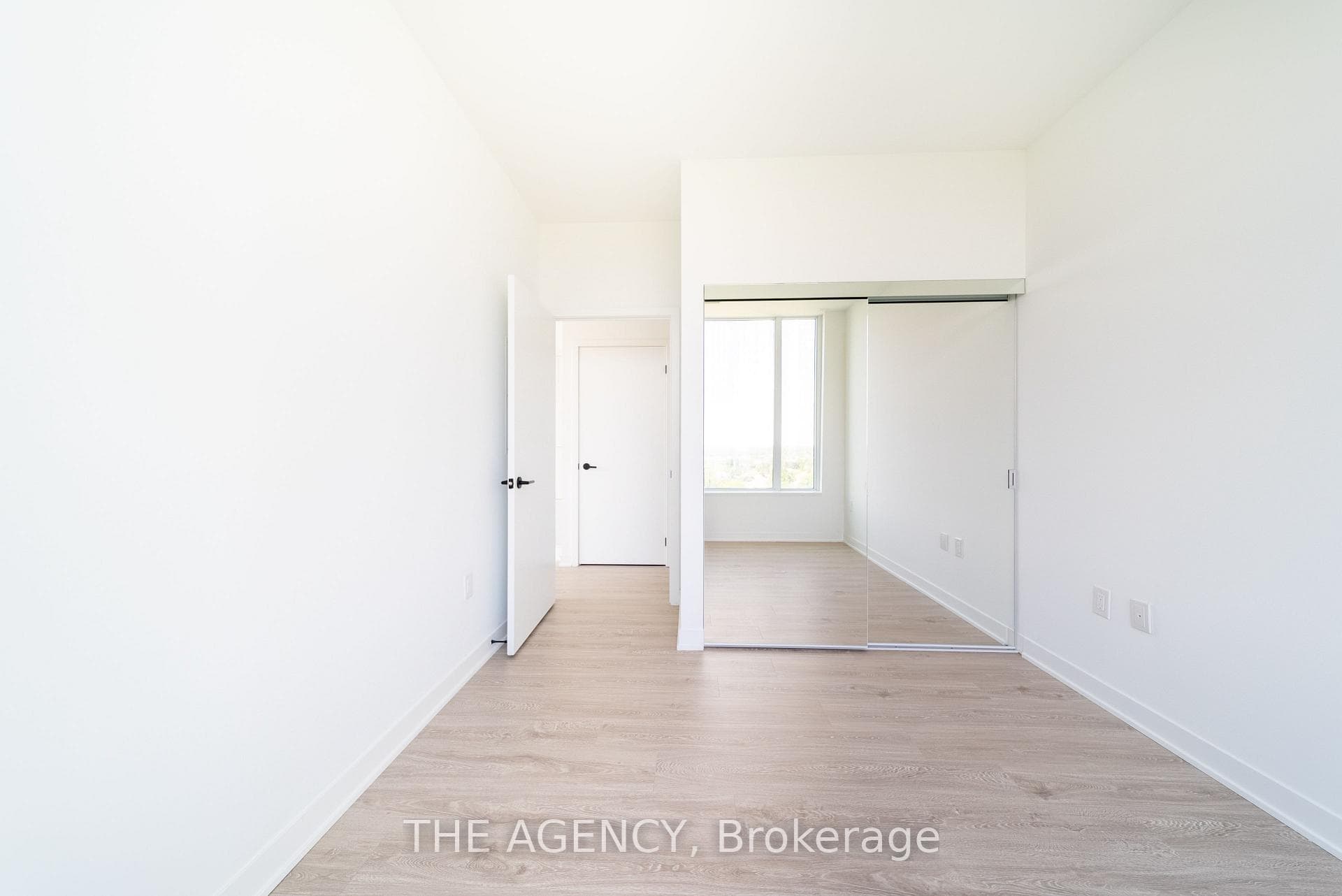 2495 Eglinton Avenue Unit 810 photo 11