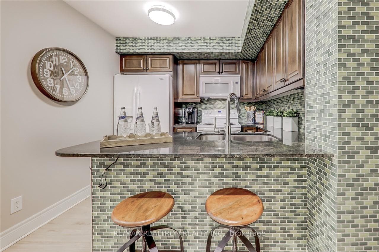 60 Fairfax Crescent Unit 618 photo 15