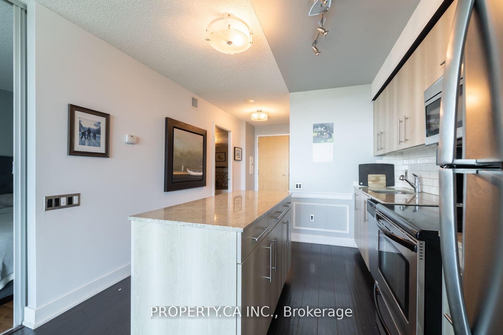 1048 Broadview Avenue Unit 1705 photo 5