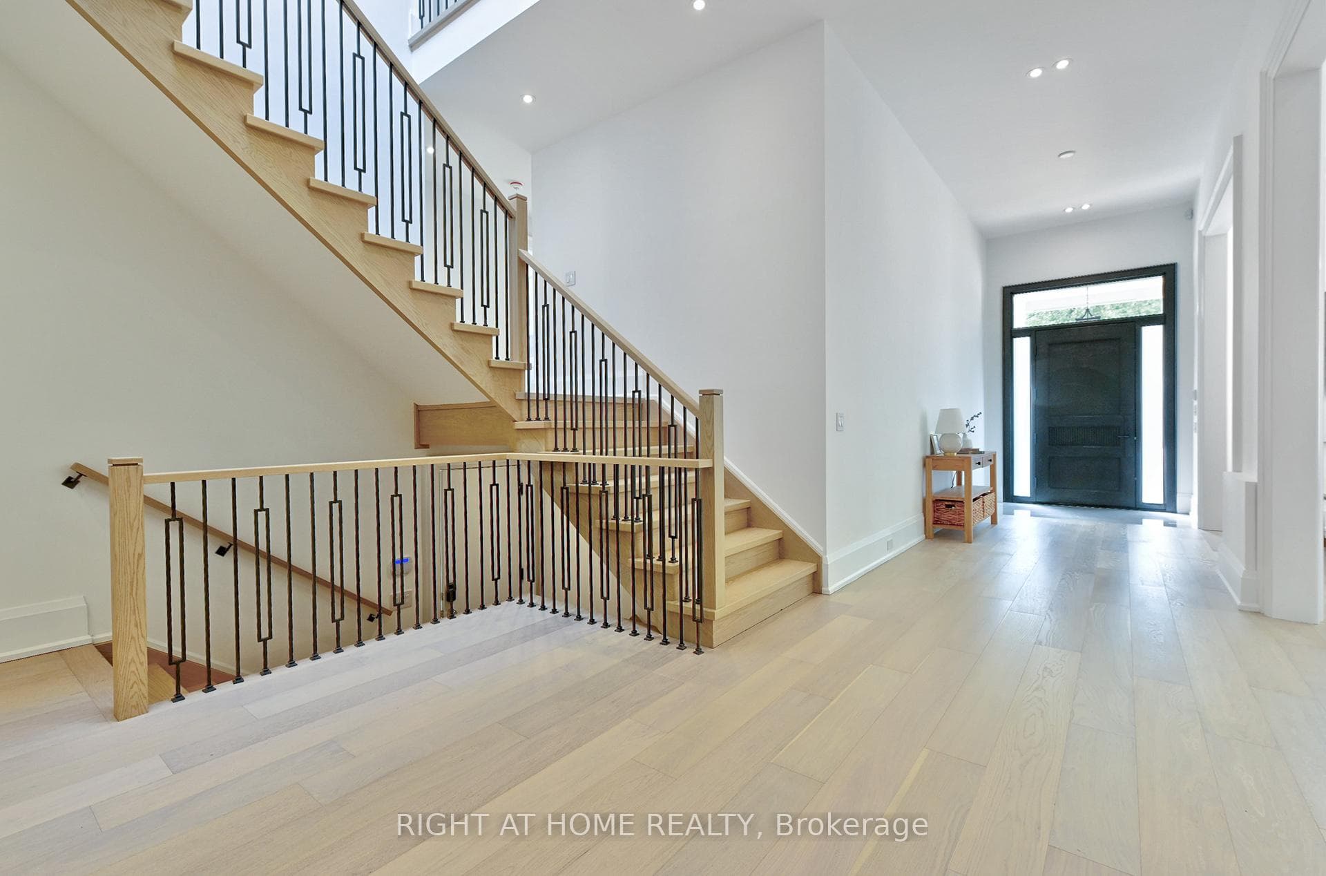 27 Hurlingham Crescent photo 3