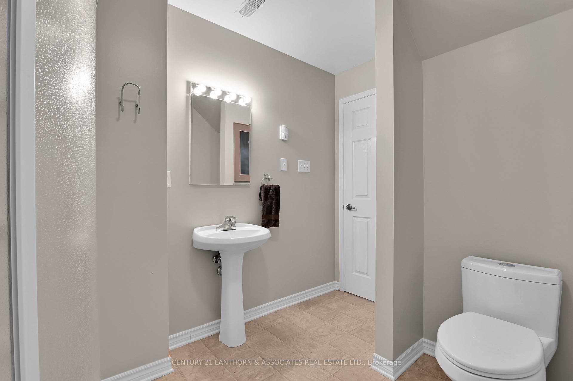 24 Kinmount Private N/A photo 26