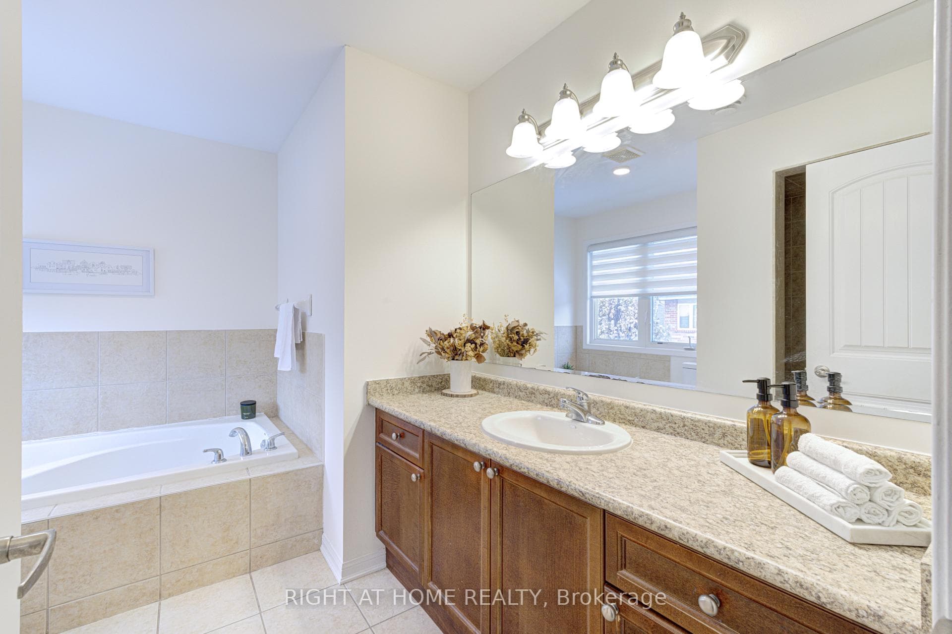 796 Rayner Court photo 32