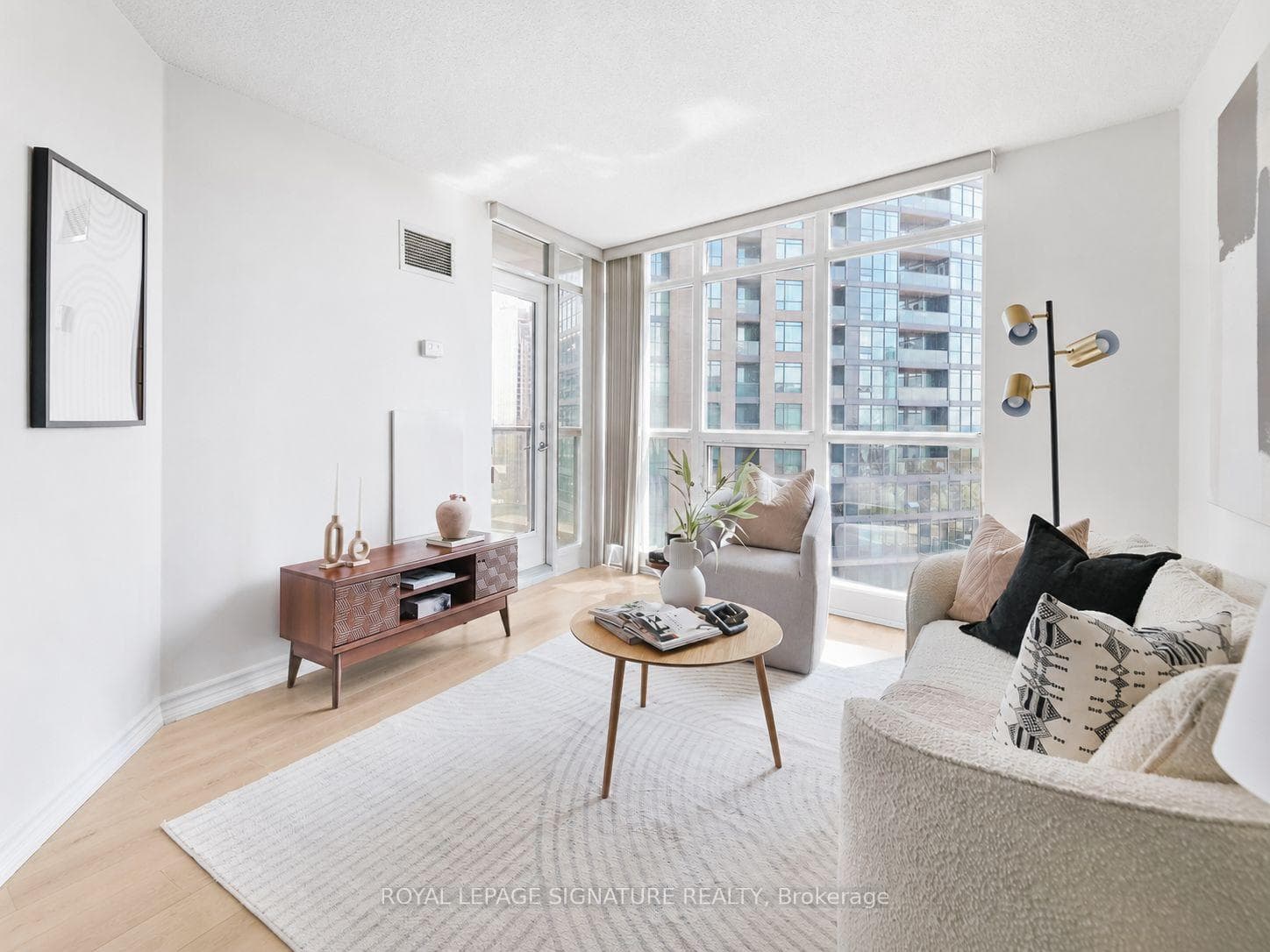 231 Fort York Boulevard Unit 1102 photo 8
