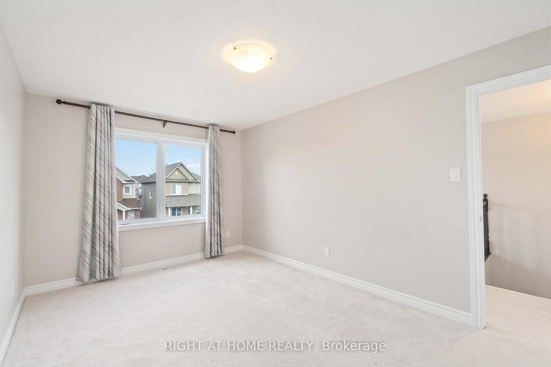 135 Piazza Circle photo 20
