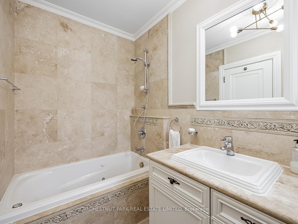 1113 Kipling Avenue photo 12