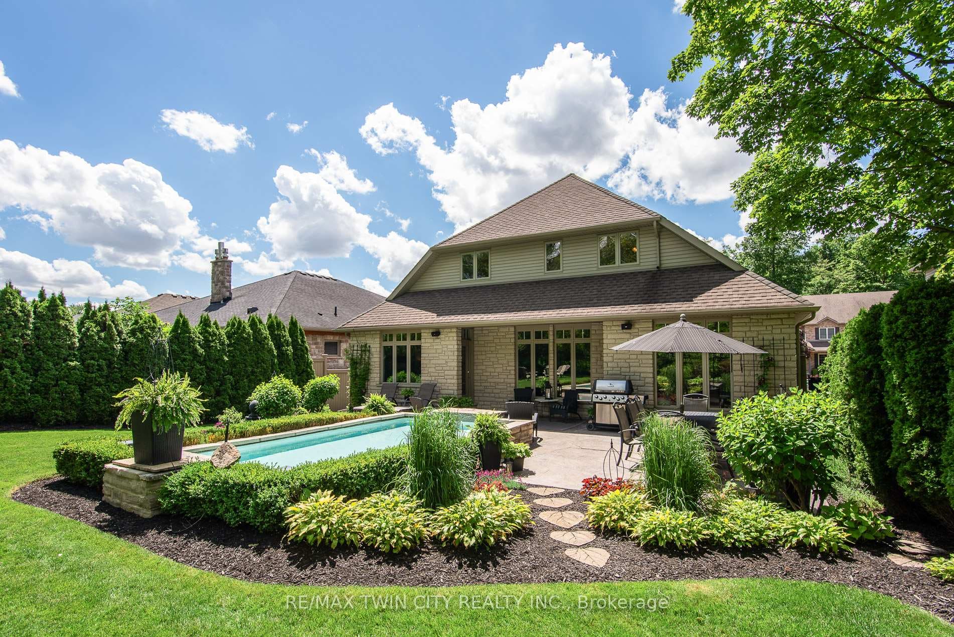 85 Laschinger Boulevard photo 3