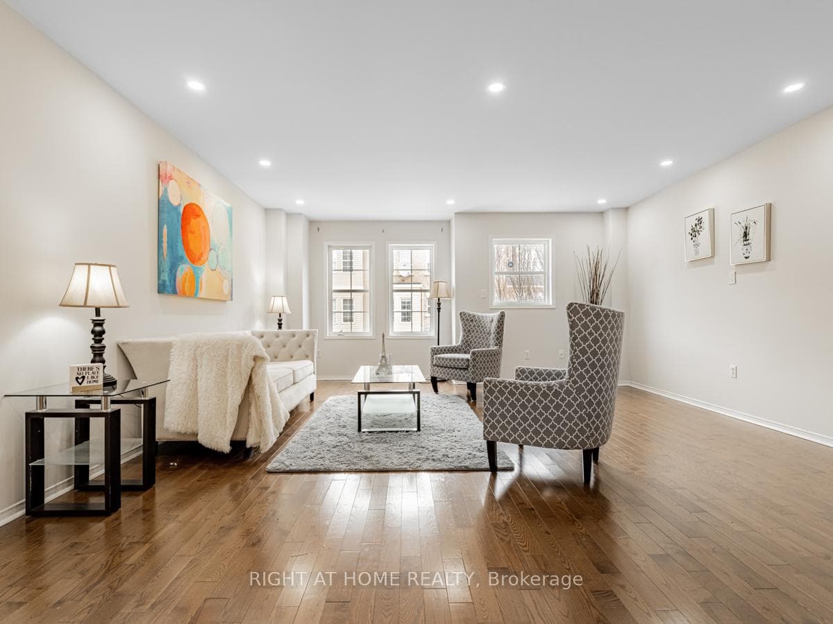12 Tiller Lane photo 5