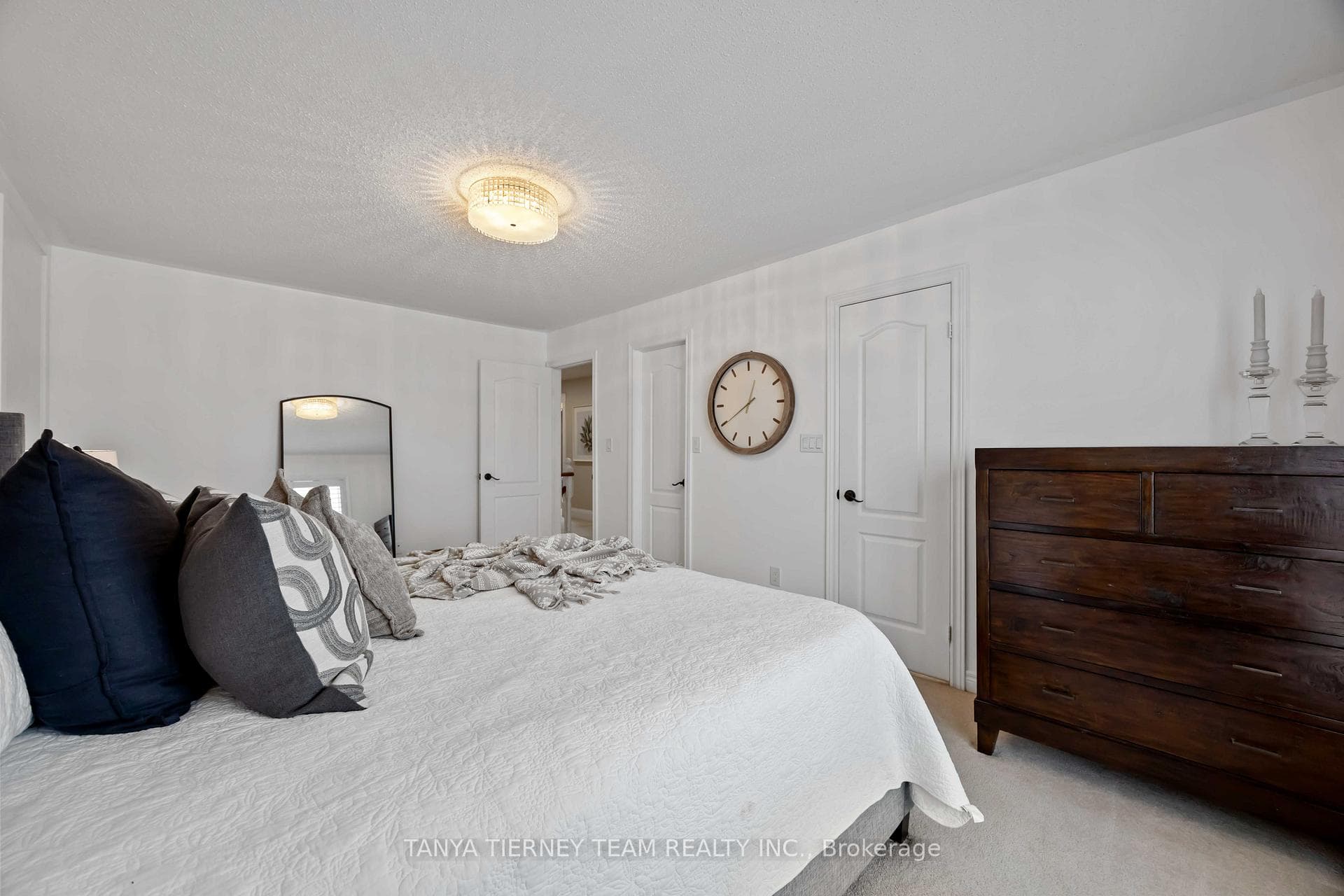 9 Holsted Road photo 35