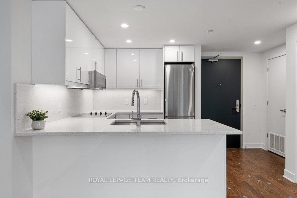 180 GEORGE Street Unit 704 photo 23