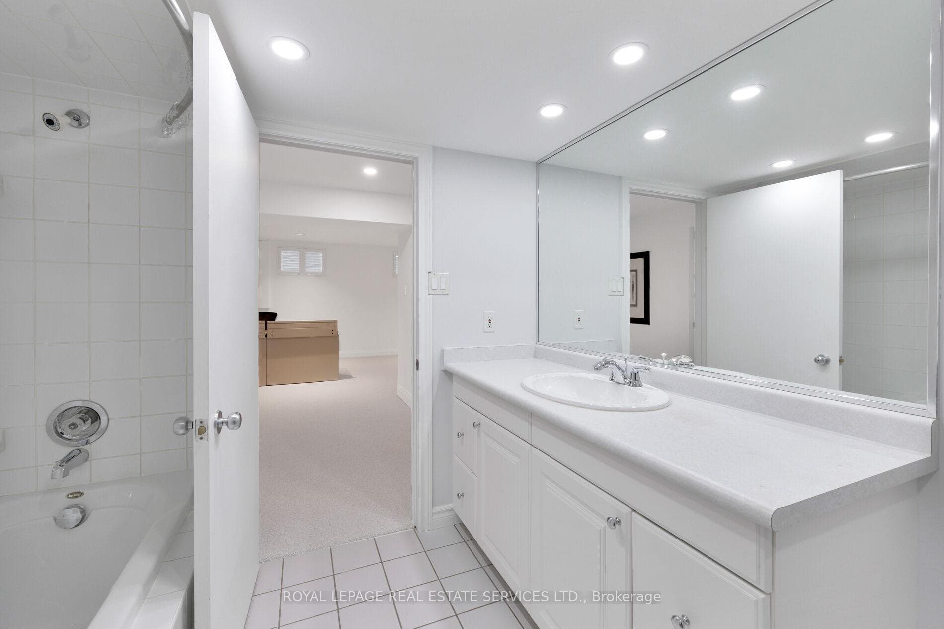 221 Richmond Road photo 44