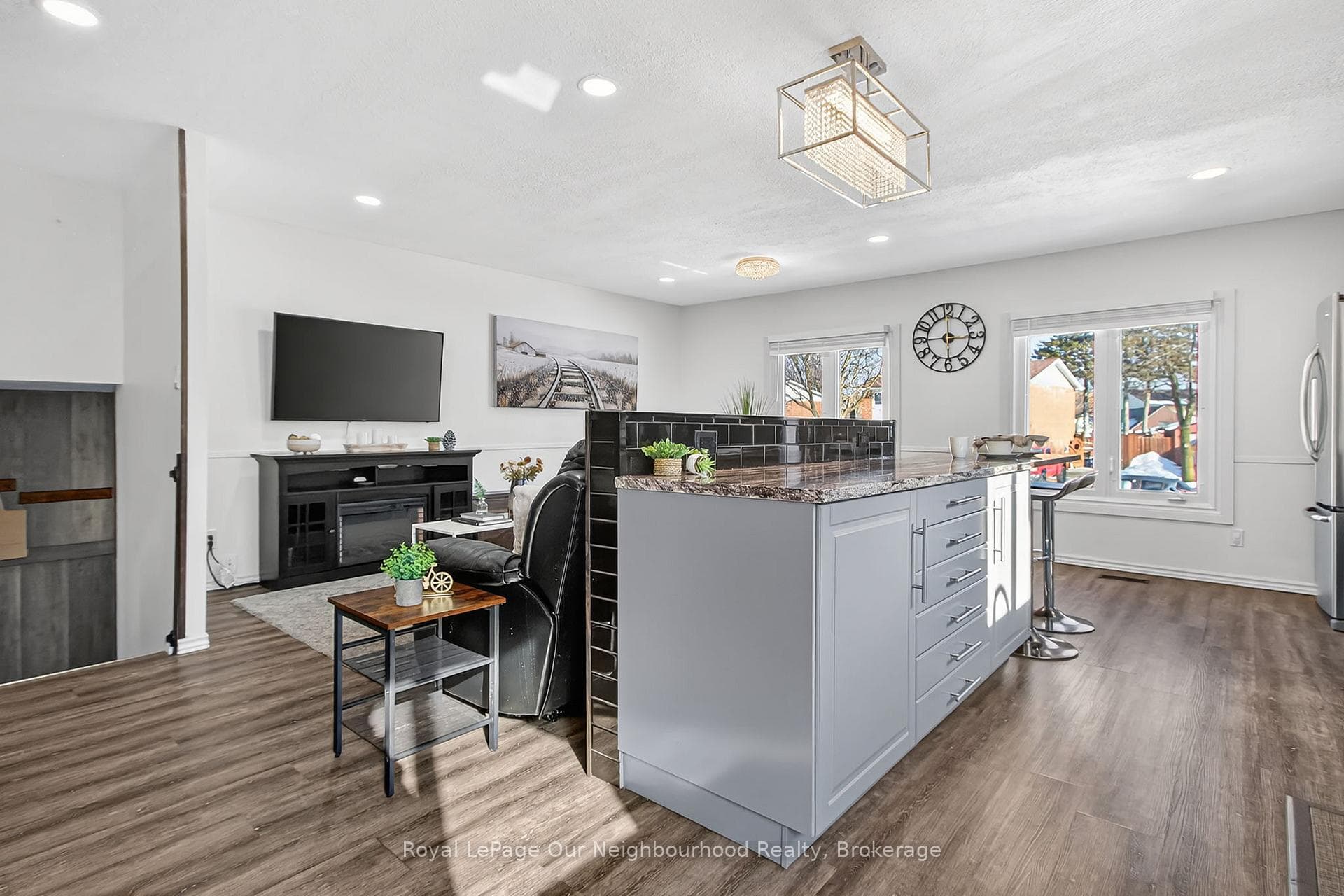 100 Keats Drive photo 6