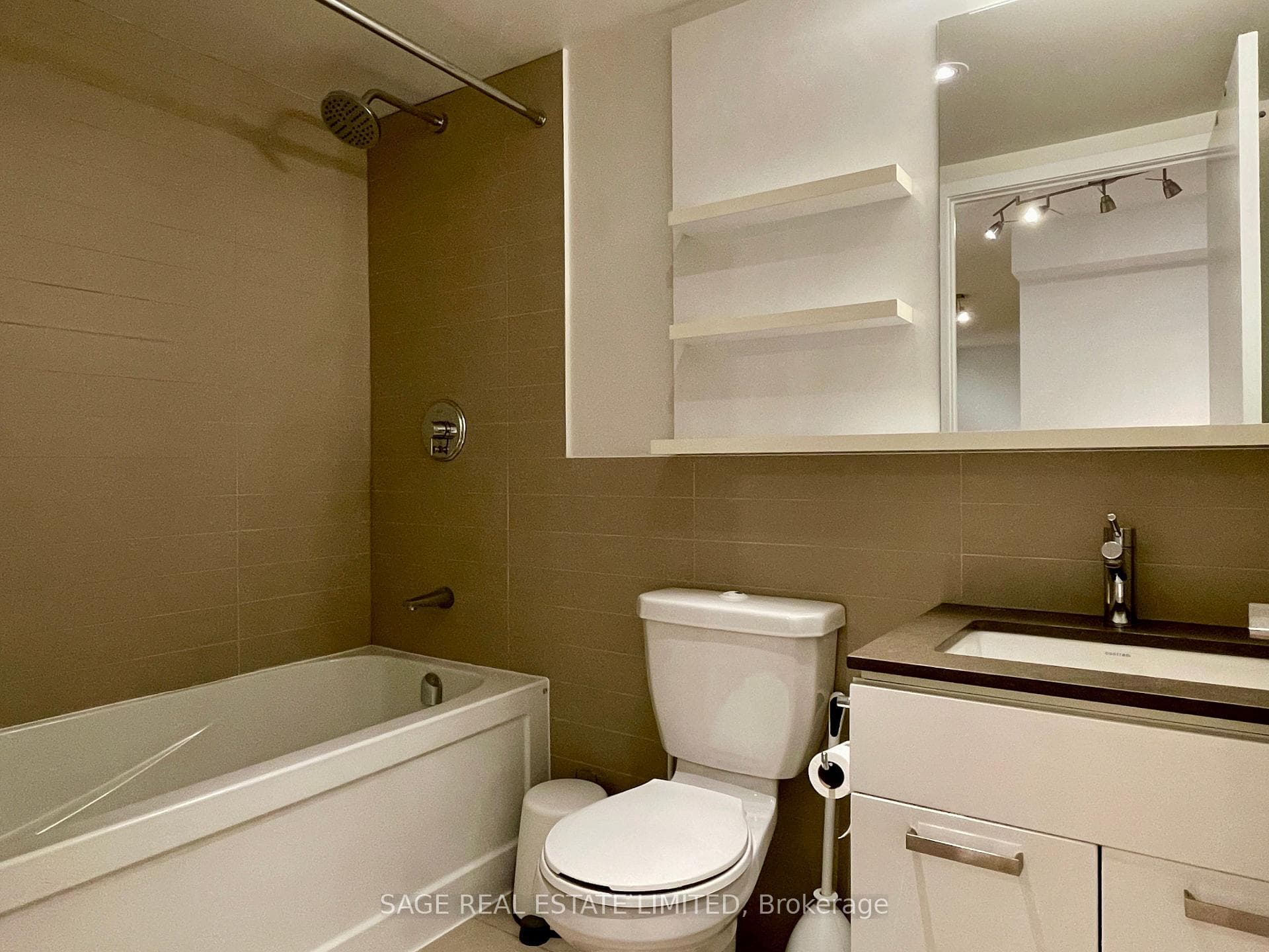 295 Adelaide Street Unit 424 photo 16
