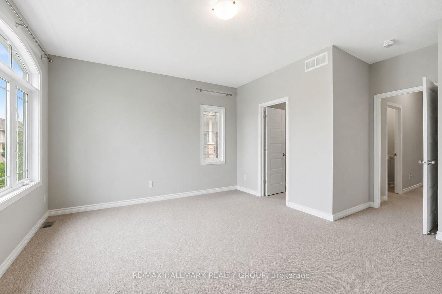 SPACIOUS PRIMARY BEDROOM WITH ENSUITE