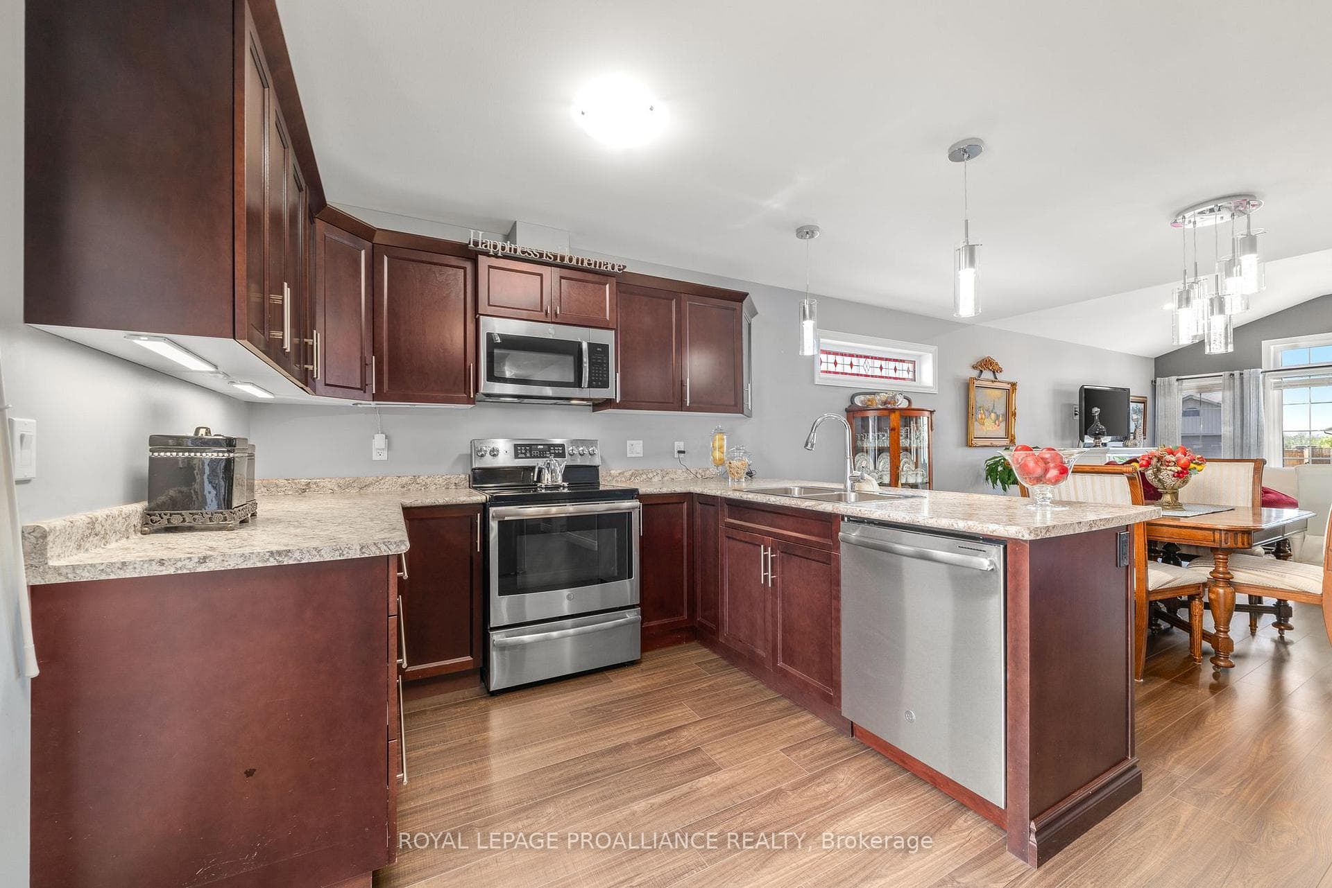 79 DEACON Place photo 17