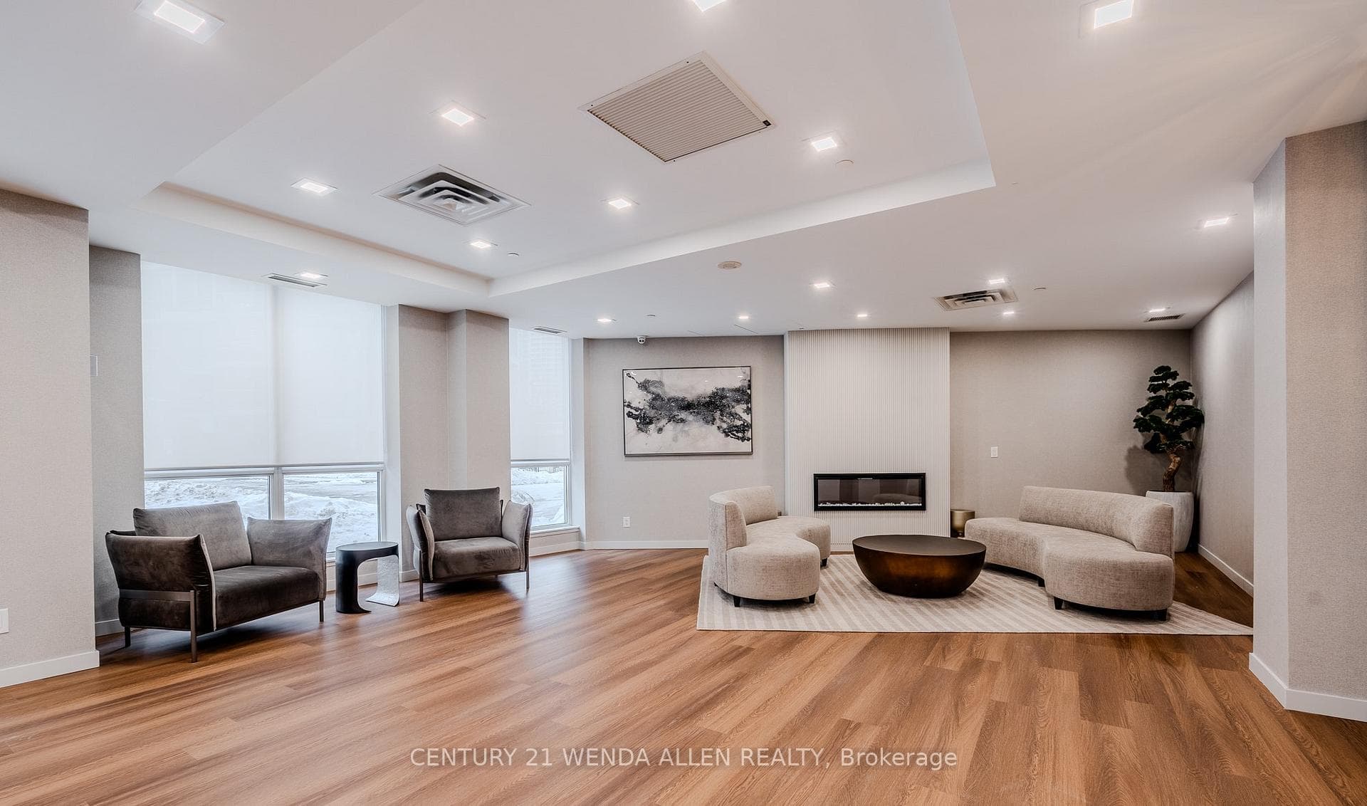 Party Room With Fireplace!