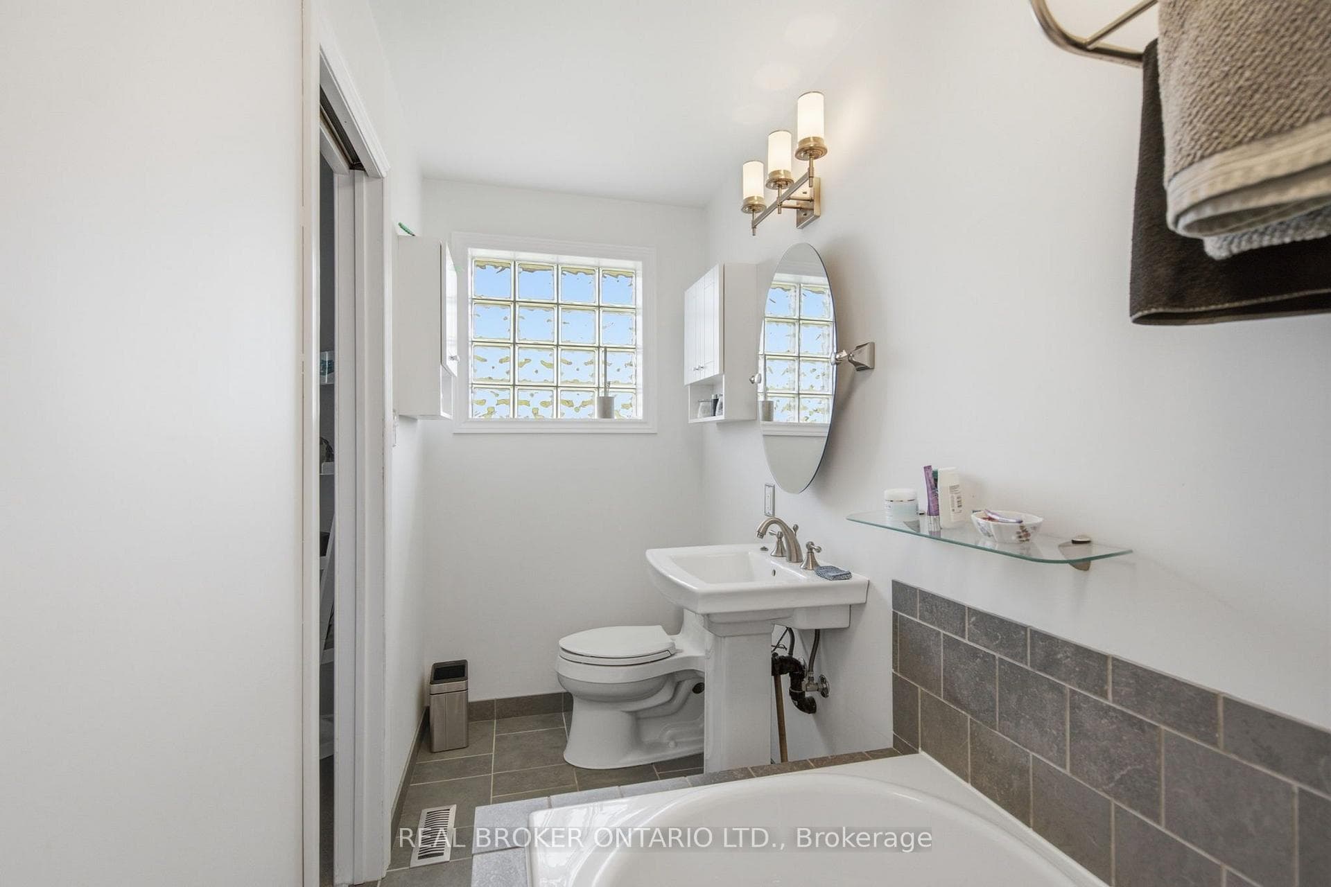 785 Reid Road photo 21