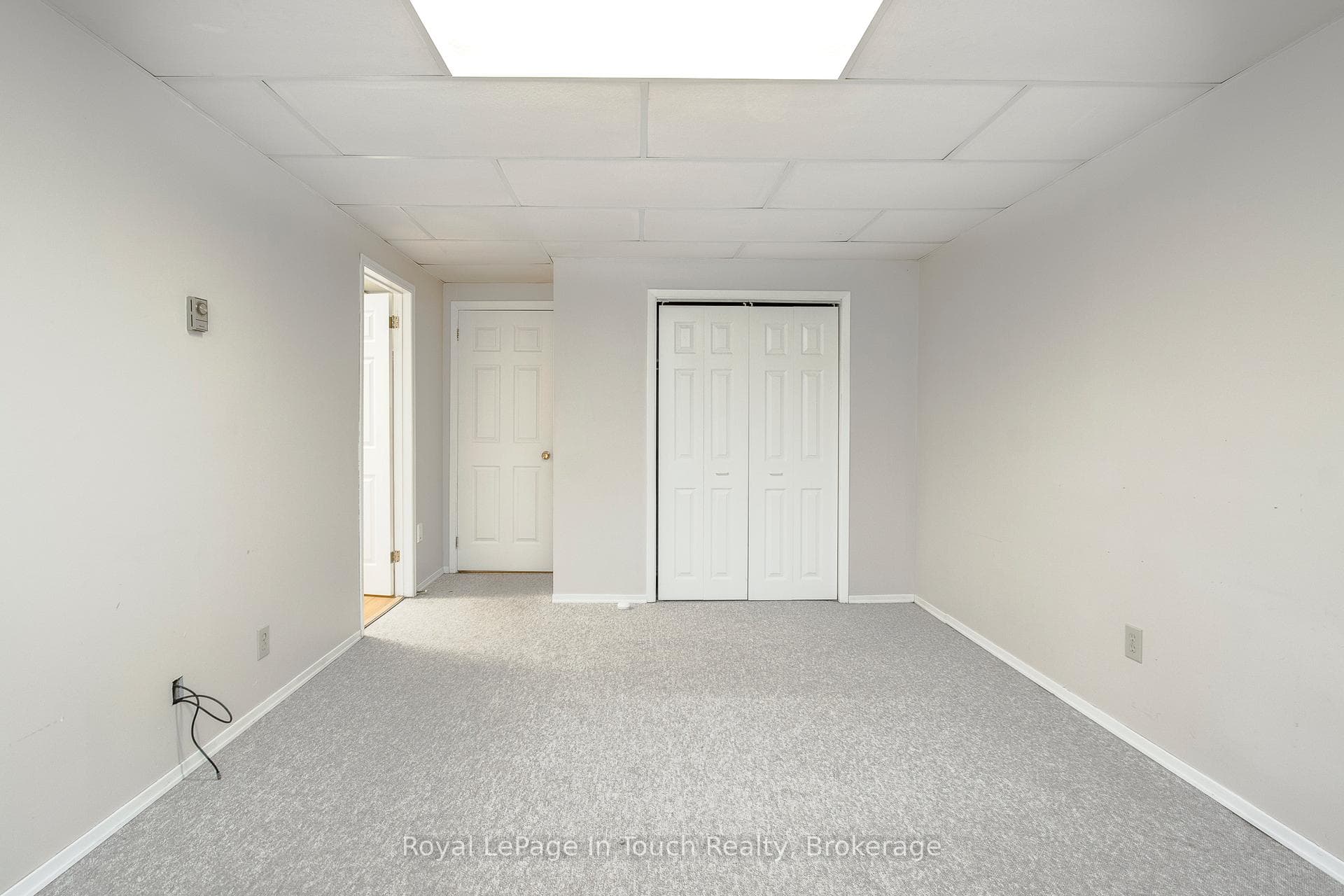 61 BEAUFORT Crescent photo 24