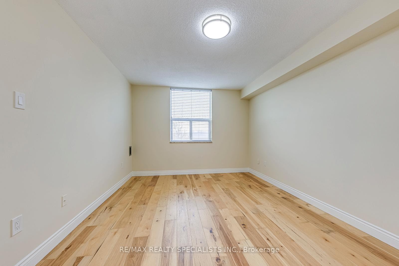 966 Inverhouse Drive Unit 405 photo 28