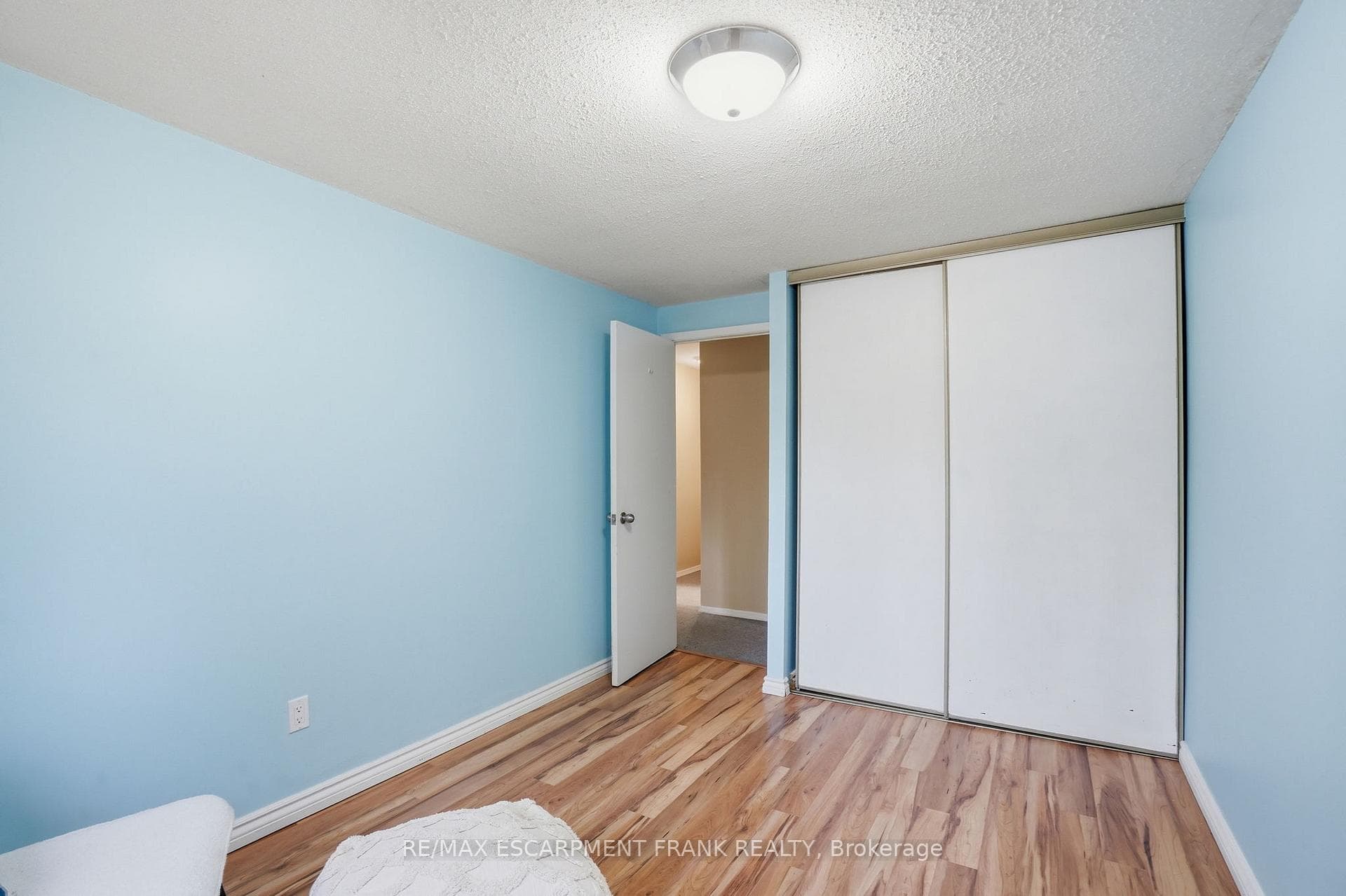 94 WENDOVER Drive photo 24