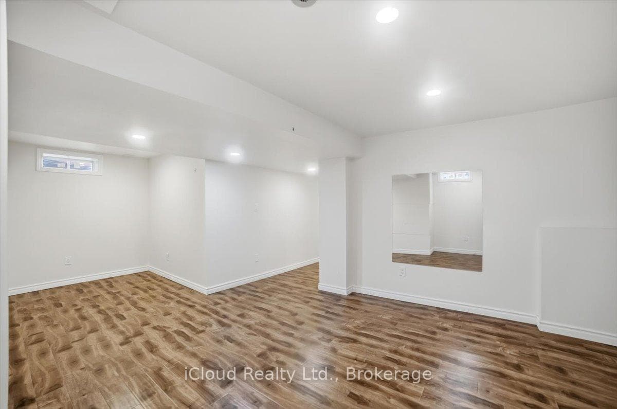 270 Whetham Heights photo 44