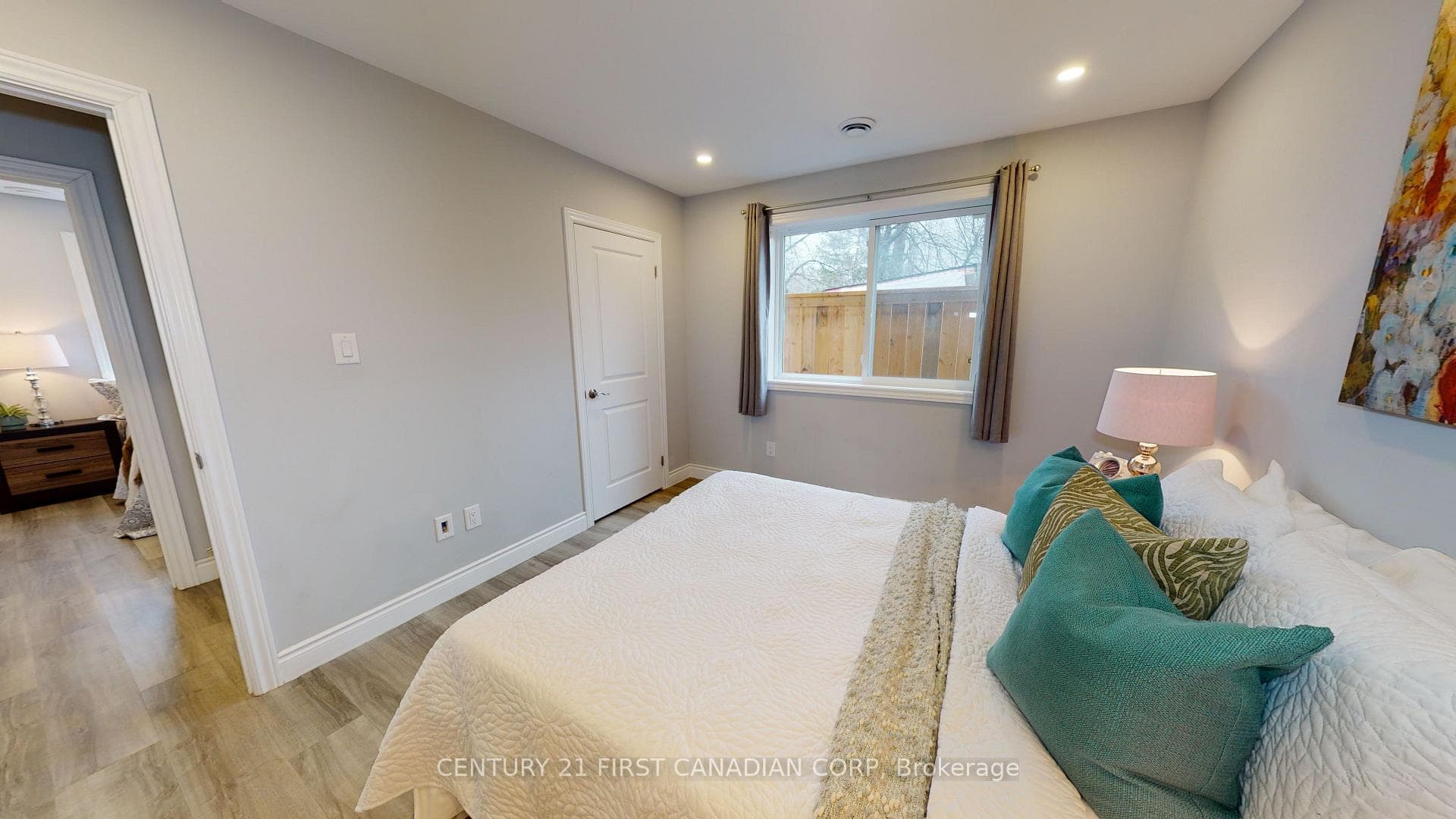238 Ridgewood Crescent Unit B photo 17