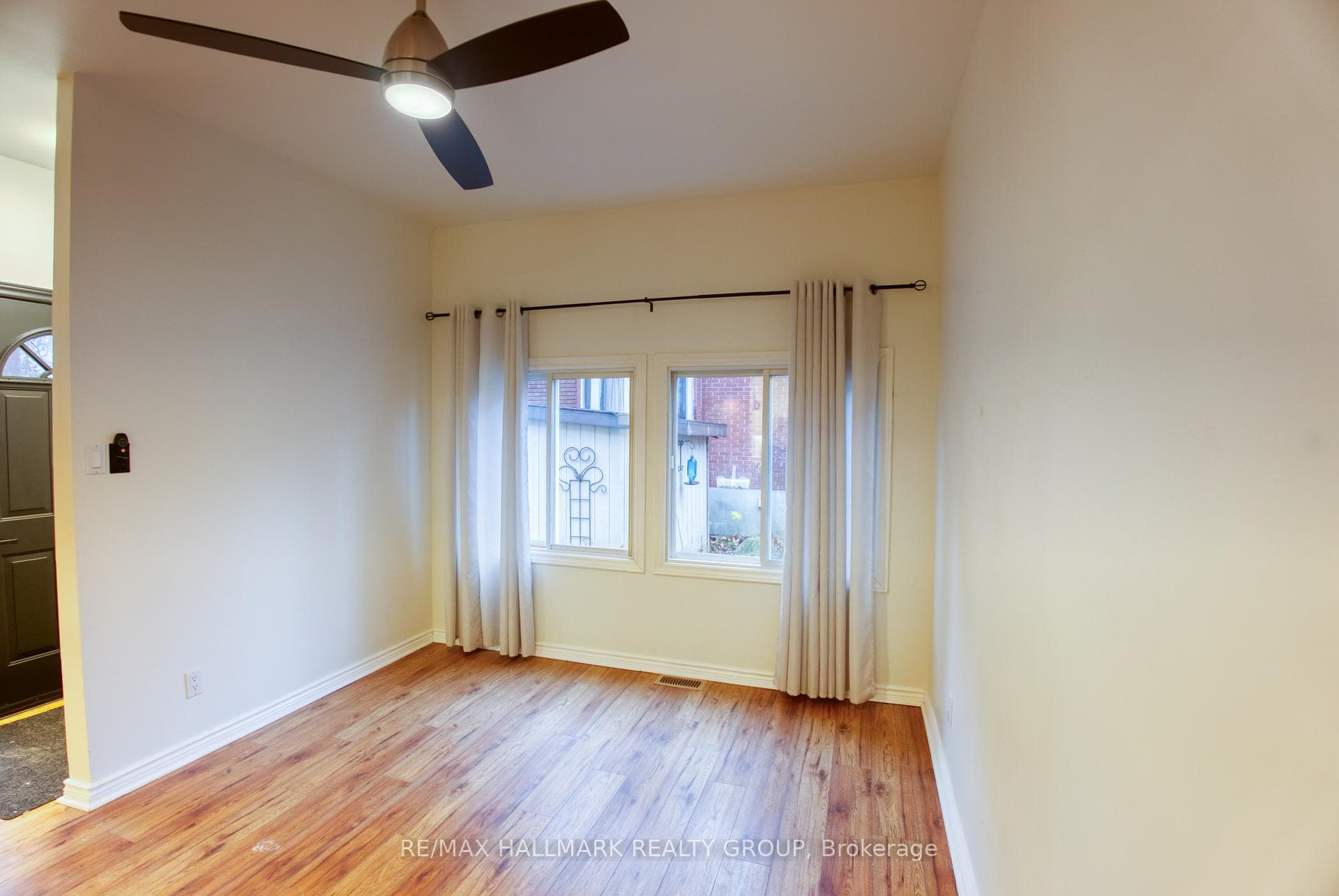 1-272 ROYAL Avenue Unit 1 photo 4