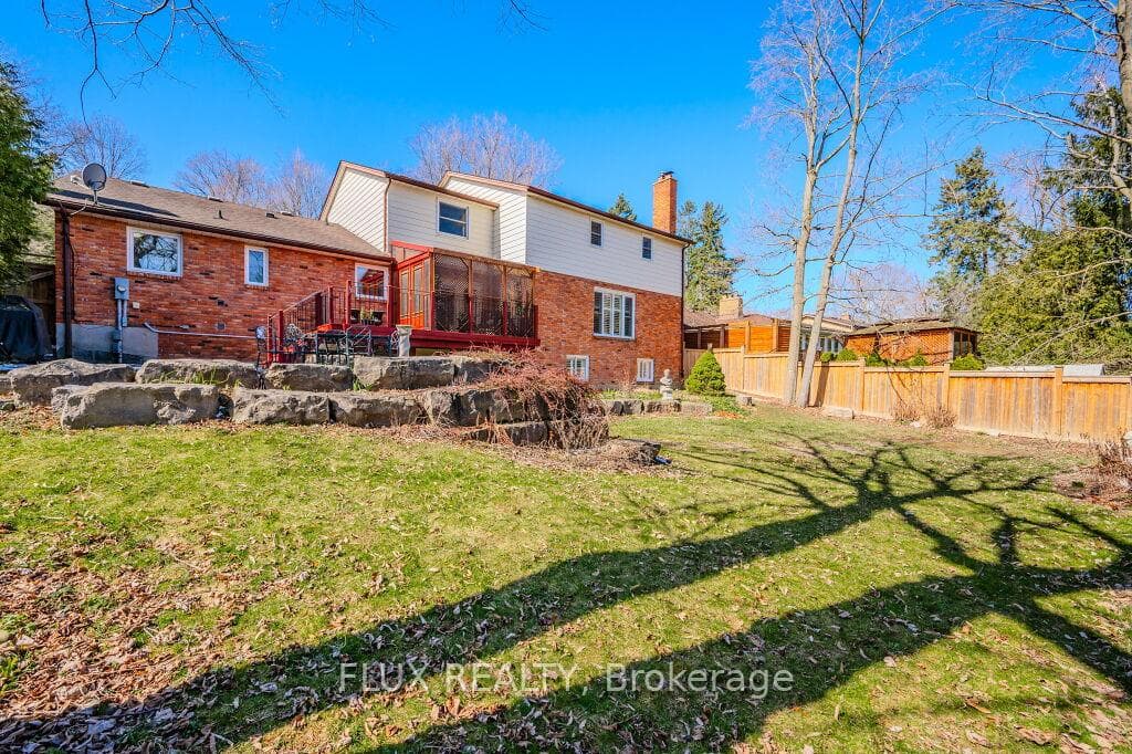 11 Rosslinn Road photo 40