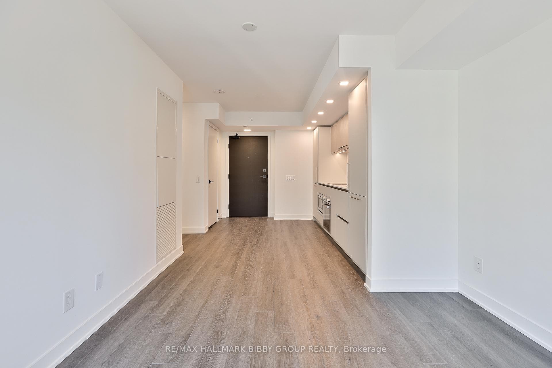 609 Sherbourne Street Unit 803 photo 11