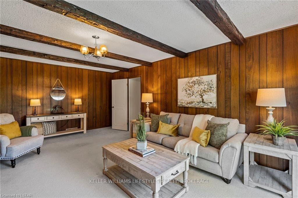 128 HILLSMOUNT Crescent photo 22