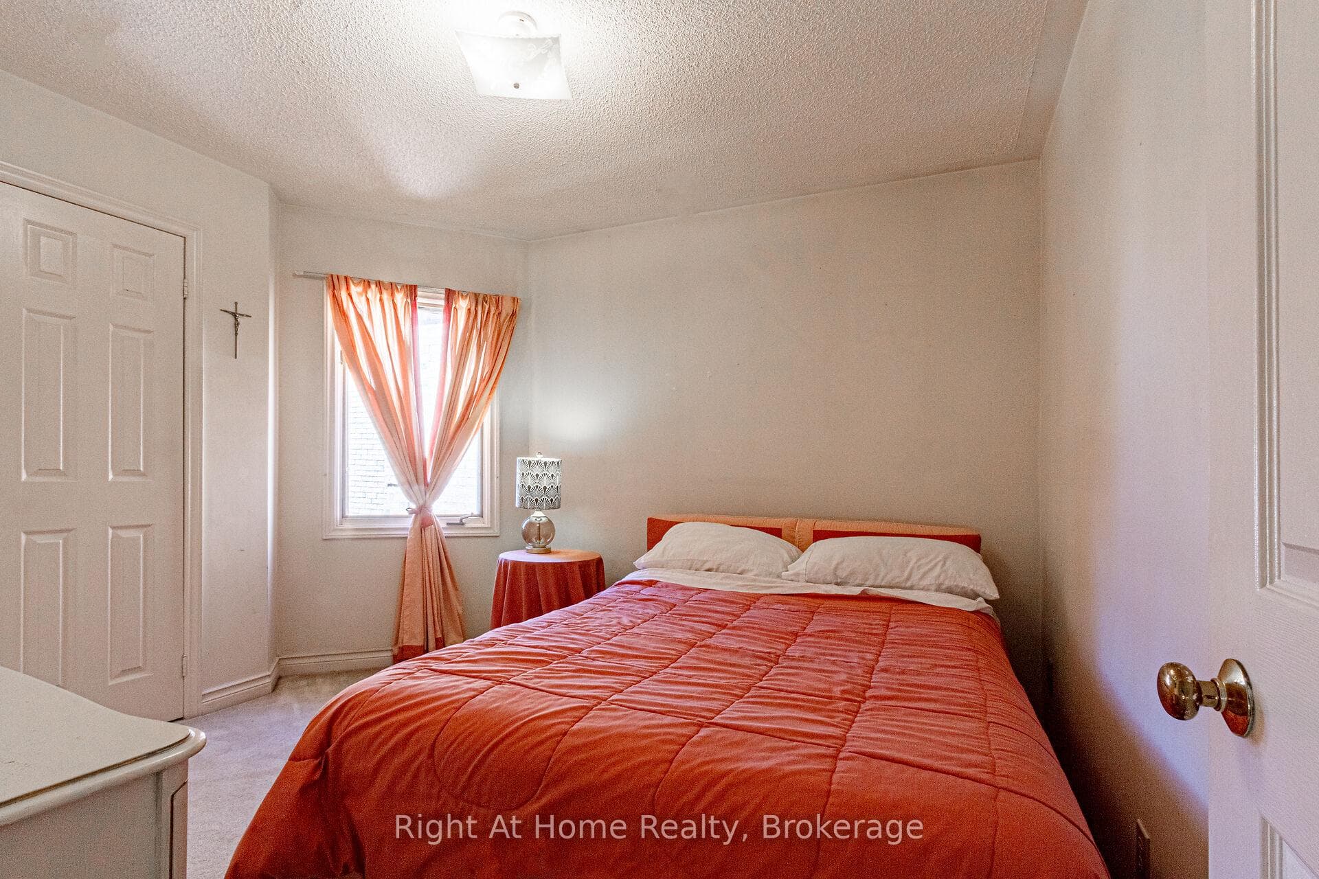 2019 Brays Lane photo 26