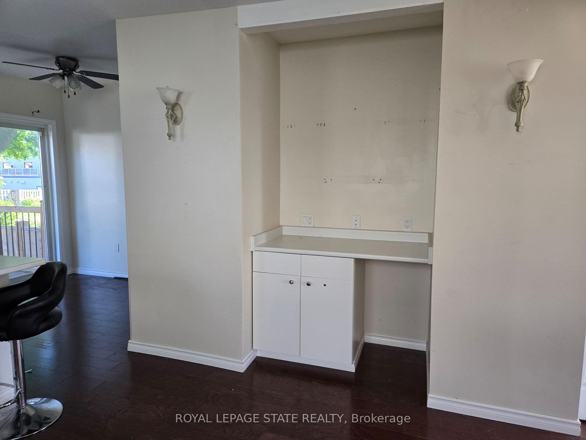 4249 Elgin Street photo 7