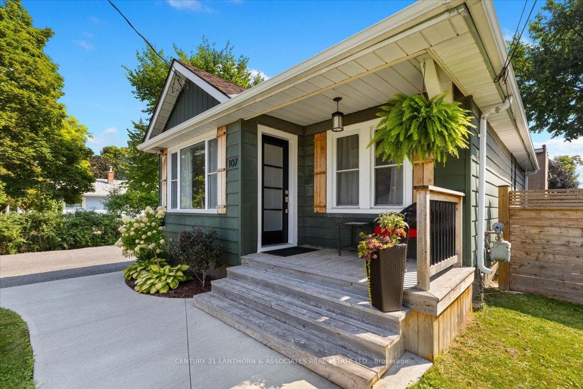 107 Byron Street photo 7