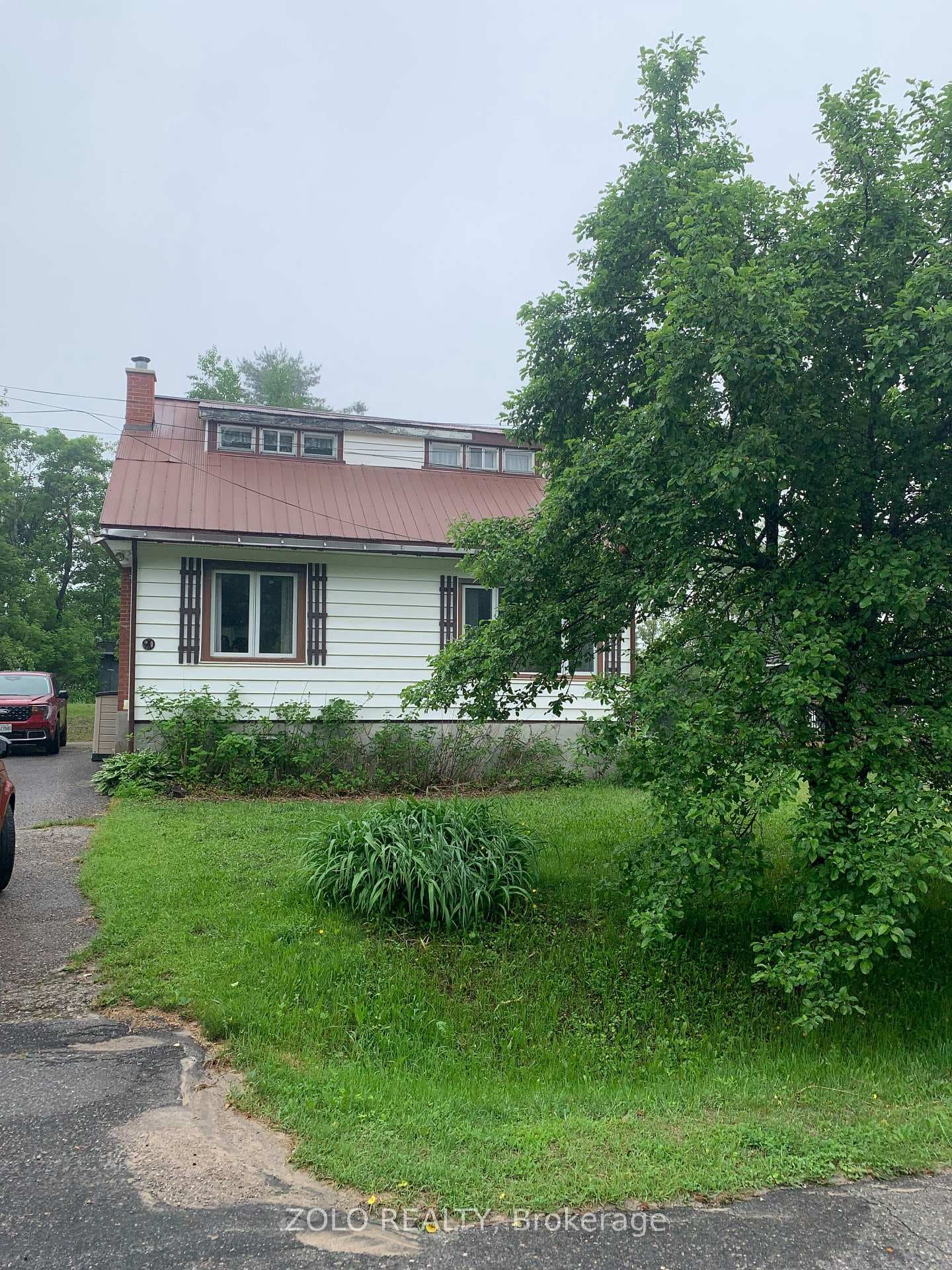90 Joseph Street photo 2