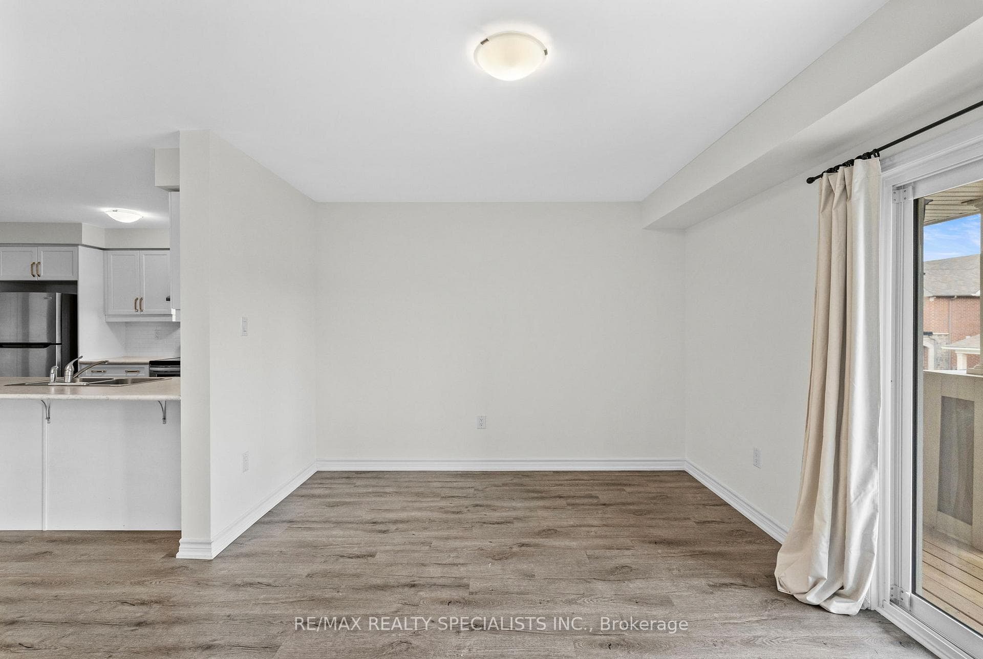 879 Sumac Crescent photo 13