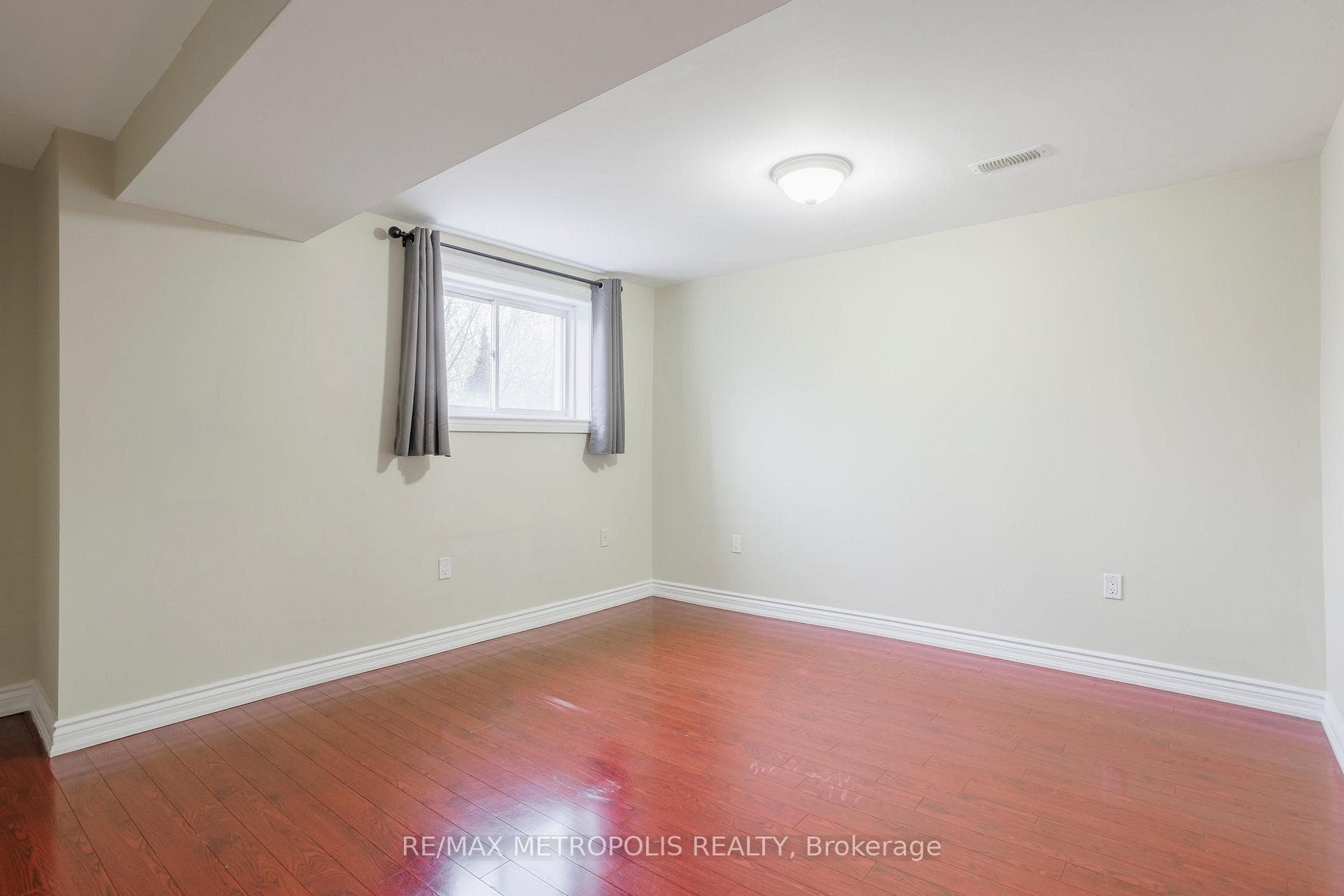 53 Muscat Crescent Unit Bsmt photo 14