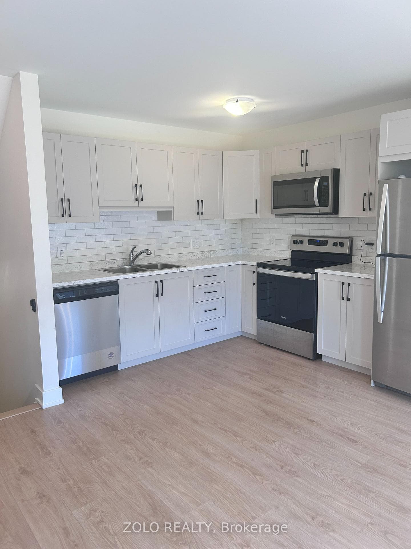 67 Whitcomb Crescent photo 5