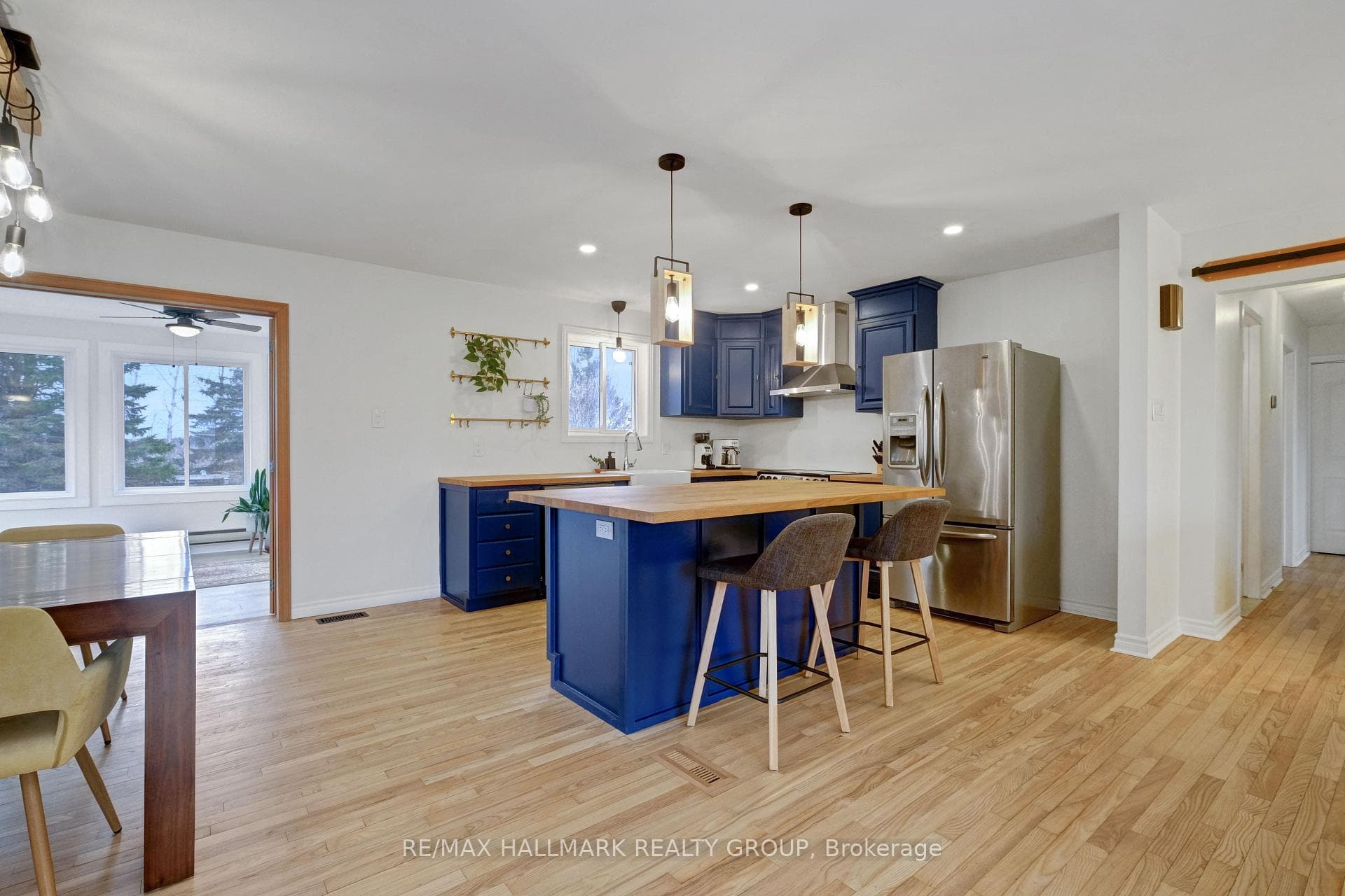 3389 Elizabeth Street photo 16