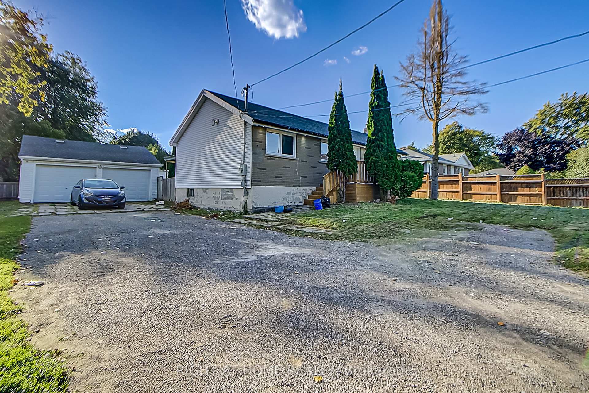 72 Thickson Road photo 2