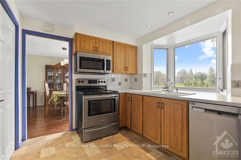 14 SELWYN Crescent photo 9