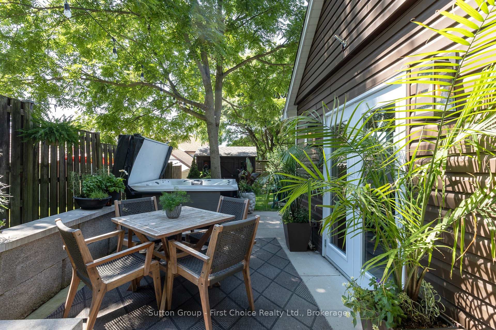 293 Wellington Street photo 34