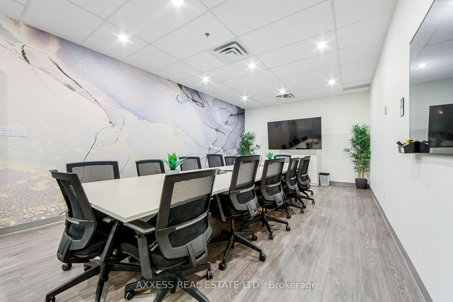 30 Eglinton Avenue Unit 400 photo 6