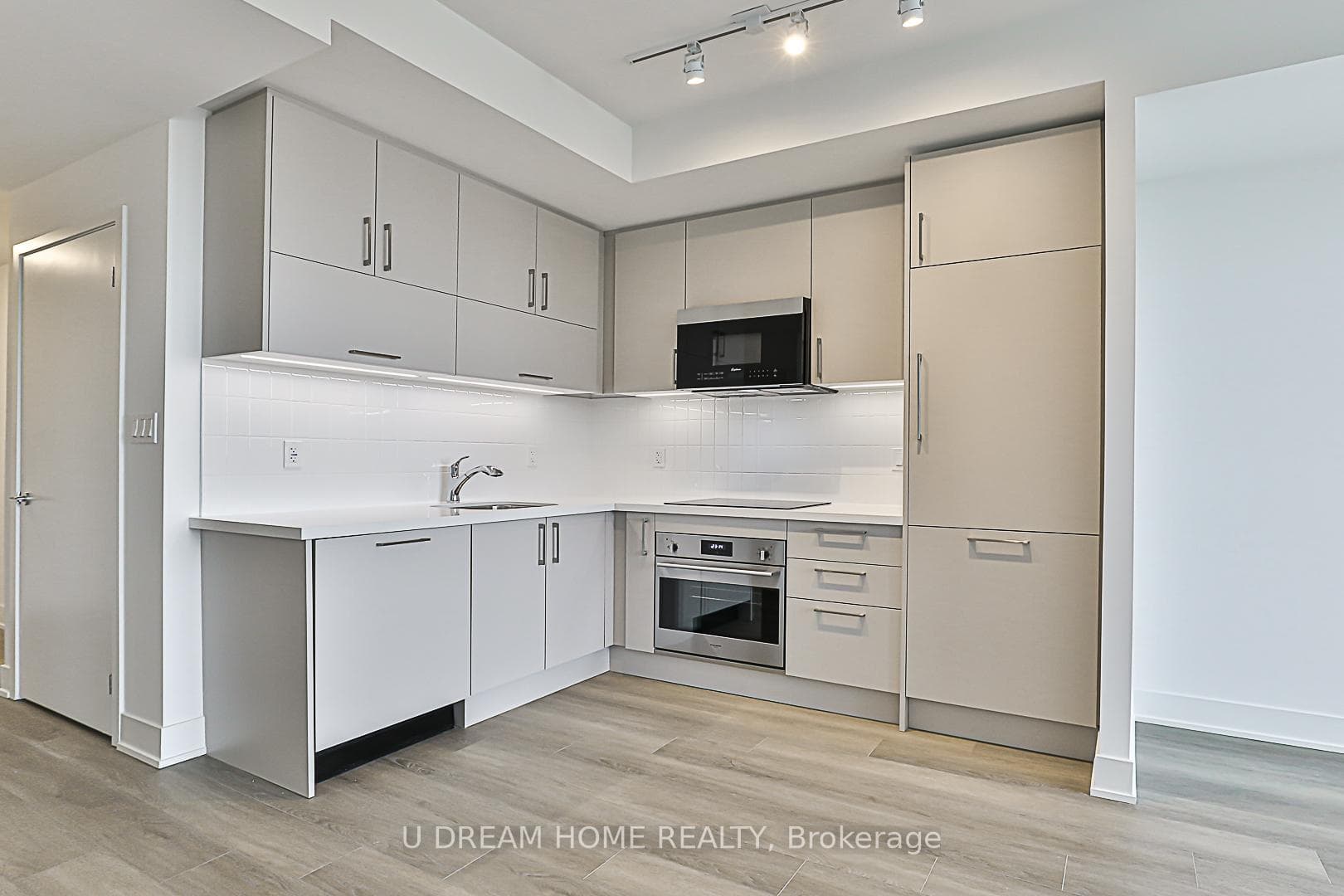 38 ANDRE DE GRASSE Street Unit 512 photo 8