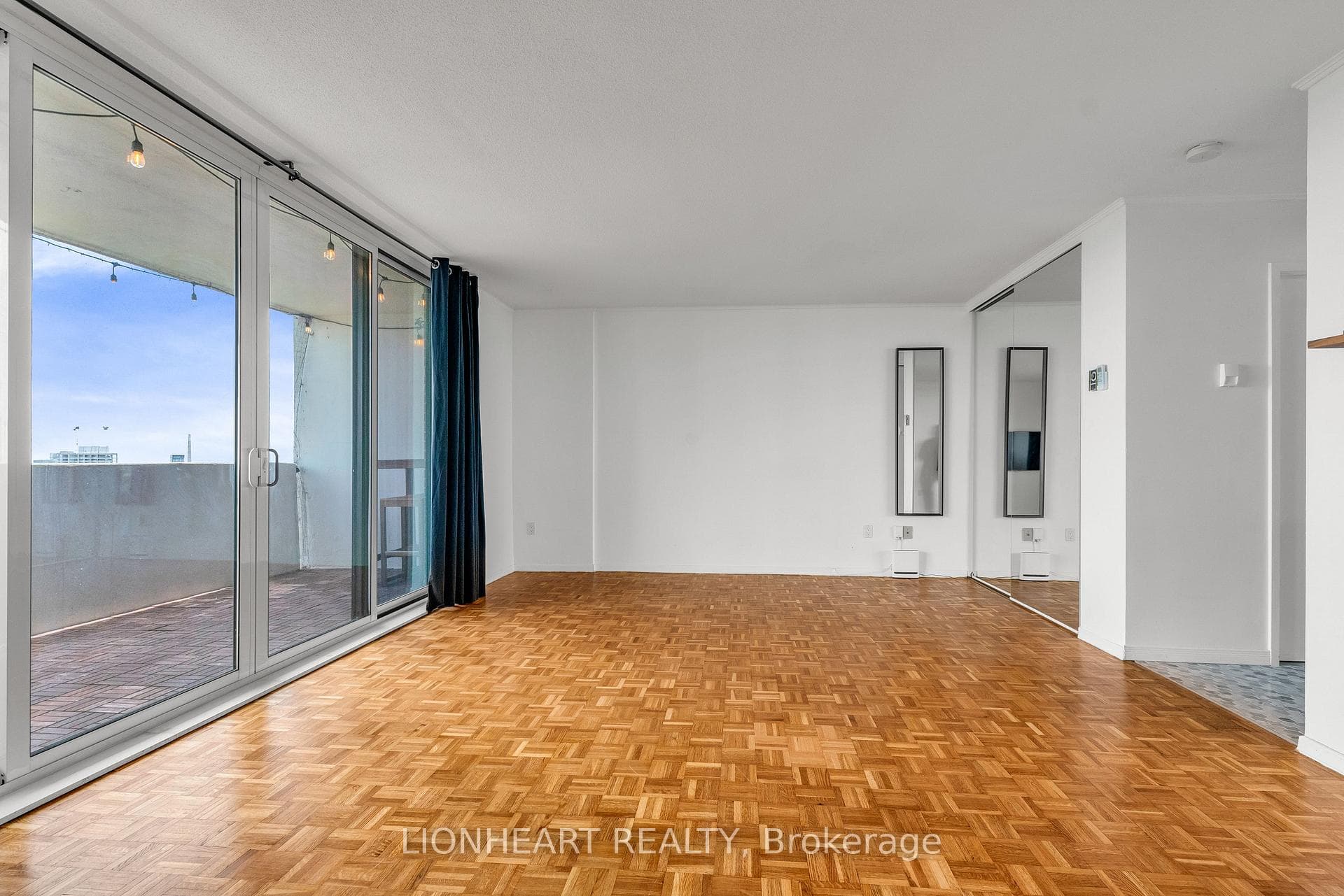40 Homewood Avenue Unit 2608 photo 13