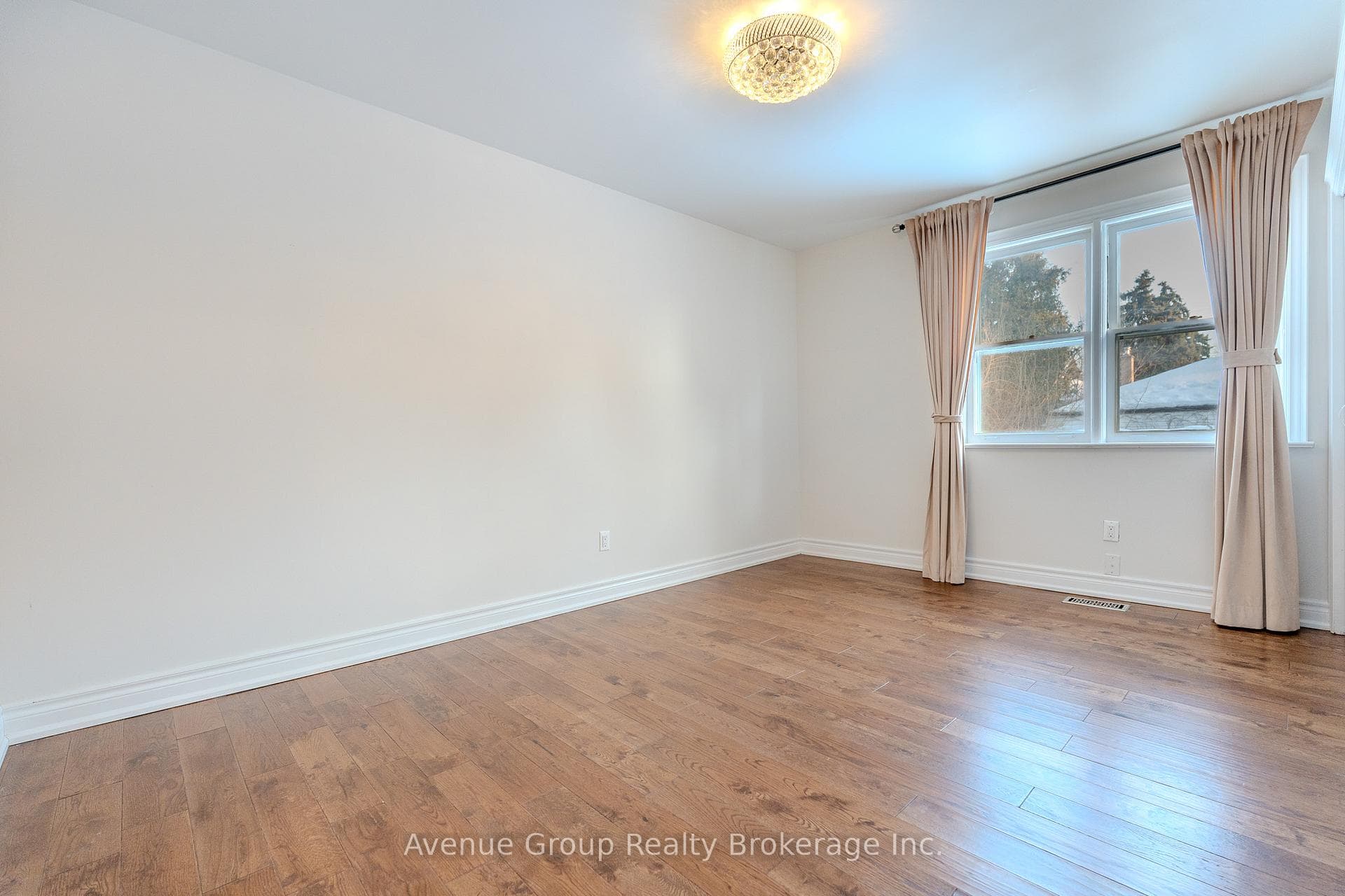 306 Wenlock Avenue Unit Upper photo 8
